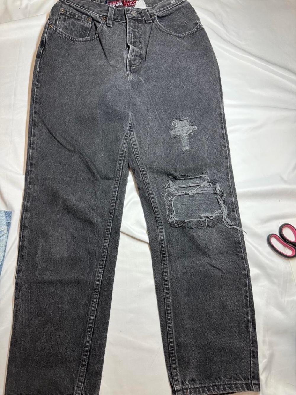 Old Navy Women's Distressed Ankle Crop Jeans in Faded Black
